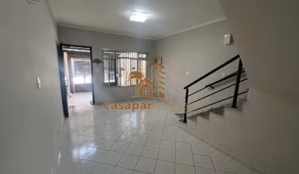 Sobrado para Locação no Santa Maria com 2 Quartos e 1 Vaga com  Edícula