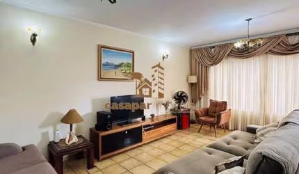 Sobrado Espaçoso à Venda com 320m² , 4 Quartos com 1 Casa nos Fundos