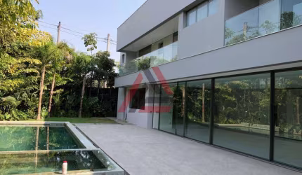 Maravilhosa Casa no Espaço Cerâmica à Venda, 950m² com 5 Suítes