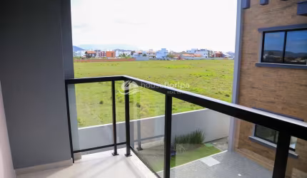 Casa financiável com 3 dormitórios à venda com uma suíte com closet e sacada, churrasqueira, no Cam