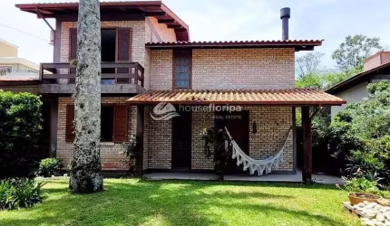 Casa Com Espaço de Jardim, Piscina, 3 Dormitórios, 4 Vagas, Lareira, à Venda, Campeche, Florianópol