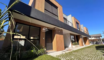 Casa nova a venda em condominio no Campeche - Possui 3 dormitorios sendo 1 suite -  Em ótima locali