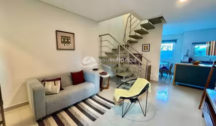 Casa à venda em condomínio planejado, totalmente mobiliada, com 3 dormitórios, no Ribeirão da Ilha,