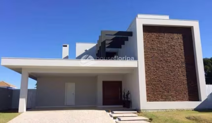 Casa de alto padrão à venda com 4 suítes em condomínio, no Campeche, Florianópolis, SC
