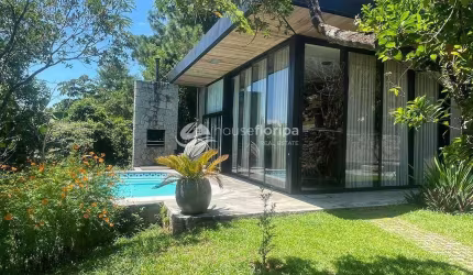 Casa à venda de 2 dormitórios, piscina, adega e vista mar, no Ribeirão da Ilha, Florianópolis, SC