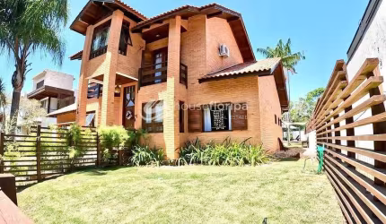 Casa à venda com 4 dormitórios em condomínio fechado, no Rio Tavares, Florianópolis, SC