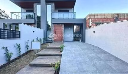 Açores - Bela casa de 153² m à venda com 3 suítes, a 330m do mar da Praia do Açores, Florianópolis,