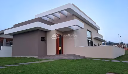 Linda casa à venda, em excelente condomínio em São João do Rio Vermelho, Florianópolis, SC