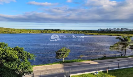 Casa financiável à venda com 3 dormitórios, com vista para a Lagoa Pequena, no Rio Tavares, Florian