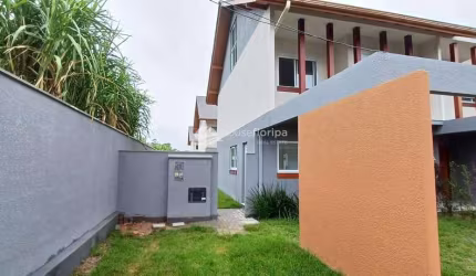 Casa com 3 dormitórios e 1 sótão à venda em um incrível condomínio clube, Morro das Pedras, Florian