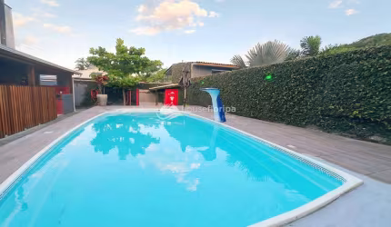 Casa à venda com piscina e 3 dormitórios sendo 1 suíte, Ribeirão da Ilha, Florianópolis, SC