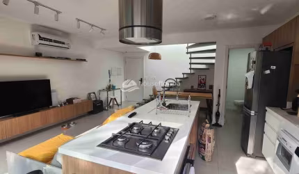 Apartamento Duplex bem localizado, mobiliado à venda no Campeche, Florianópolis, SC, com encantador