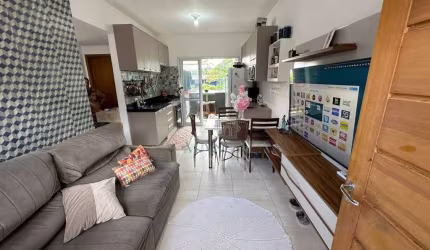 Village com 2 dormitórios à venda, 57 m² por R$ 395.000 - Maitinga - Bertioga/SP