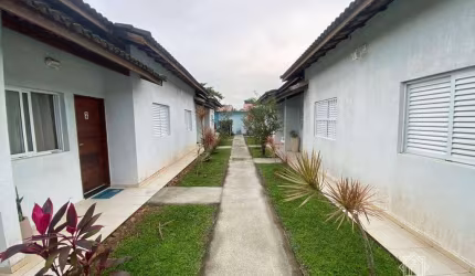 Village com 2 dormitórios à venda, 55 m² por R$ 450.000 - Maitinga - Bertioga/SP