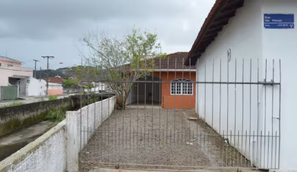 Casa Residencial em Flor e Napoli