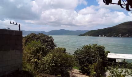 Terreno na Enseada de Brito
