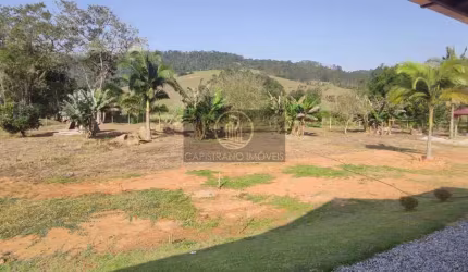Lindo sítio, 100% plano, com córrego!