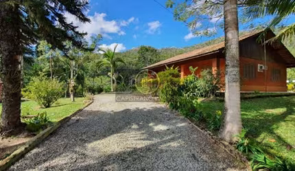 Lindo sitio com área de 40 mil metros, de frente para o asfalto,, localizado na Estrada Geral do Braço em Camboriú!