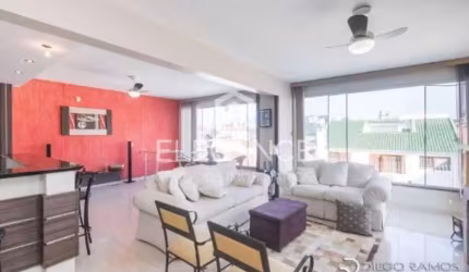 Elegance Imóveis vende ótima casa com 3 dormitórios, suíte, Piscina, lareira, 3 vagas box/garagem Jardim Lindóia Porto Alegre