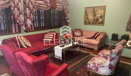 Elegance Imóveis vende ótima residência com 3 dormitórios suíte 3 vagas de garagem, pátio com salão de festas piscina Chácara das Pedras Porto Alegre.