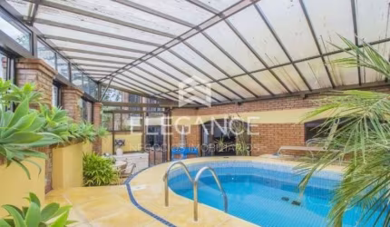 Elegance Imóveis vende ótima casa com projeto diferenciado. 3 Dormitórios, suíte, 2 vagas box/garagem piscina aquecida Chácara das Pedras Porto Alegre