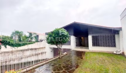 Elegance Imóveis vende casa residencial comercial  5 dormitórios 4 banheiros 4 vagas box garagem. Três Figueiras Porto Alegre. Comprar R$ 1.480.000.00