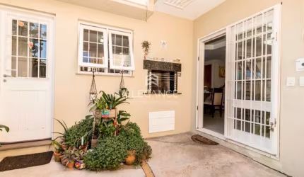 Casa em condomínio fechado com 3 quartos à venda na Rua Conde da Figueira, 458, Vila Jardim, Porto Alegre por R$ 670.000