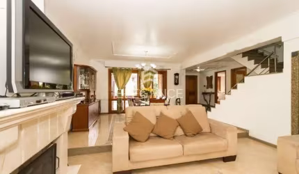 Elegance imóveis vende casa com elevador, 563m, 3 dormitórios, 3 suítes, closet, piscina, churrasqueira e 6 vagas de garagem.