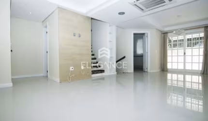 Casa em condomínio desocupada, semi-mobiliada 4 dormitórios sendo 2 suítes Chácara das Pedras Porto Alegre. Comprar  Elegance Imóveis