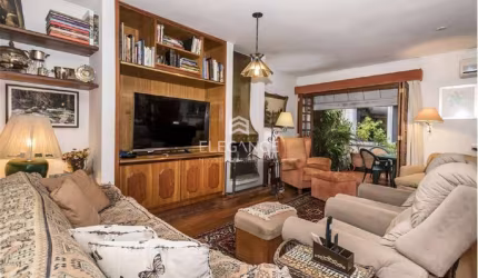 Elegance Imóveis vende ótima casa com 4 dormitórios sendo 2 suítes, 4 vagas box/garagem Três Figueiras Porto Alegre