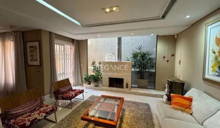 Elegance Imóveis vende residência linda desocupada com 4 dormitórios 3 suítes 4 vagas / box garagem, pátio com piscina no Jardim Lindóia Porto Alegre.
