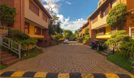 Casa em condomínio fechado com 4 quartos à venda na Avenida Luiz Manoel Gonzaga, 915, Três Figueiras, Porto Alegre por R$ 2.900.000