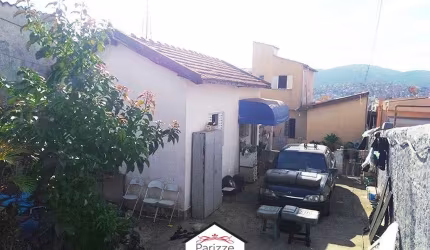 Terreno c/ casas antigas na Cachoeirinha!
