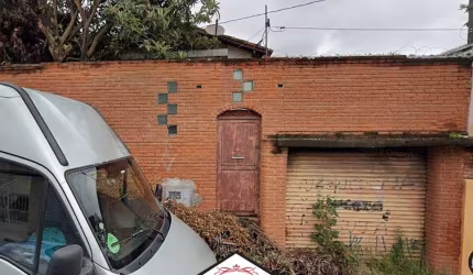 Terreno com casa velha na Vila Souza!
