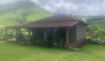 REF 16.761- Linda chácara na região de Piranguçu, com  150m² de a.u, 17000 m² terreno, 3 dorms, área de lazer com piscina e churrasqueira.