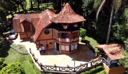 Excelente sítio em Campos do Jordão/SP, 100.000 m², com casa sede, restaurante, lagos, estacionamento, ideal para pousadas e pesqueiros (REF 17.018)
