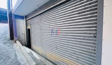Ótimo salão comercial no Jd. Peri, 200 m² a.t., com 3 salas, 2 banheiros, escritório, copa, área de estacionamento (REF 17.178)