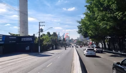 Excelente Prédio Comercial  Santo Amaro, com 330  m² a.u., 378  m2 terreno,  recepção ampla, estoque, 8 salas,  14 vagas. ZCOR 3 REF 17.534
