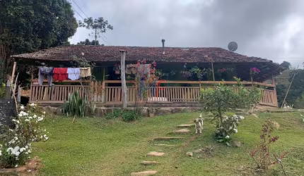 Excelente Sítio localizado  Piranguçu, no bairro Taquaral, com 226.200 m² área e uma casa com  3 dorms., 1 banheiro, 10 vagas. REF: 17.549