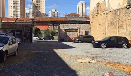 Excelente terreno no Brás, com 600 m², ideal para empreendimentos ou estacionamento. Analisa permuta. Prox. Metrô Belém ZM  (REF 17.689)