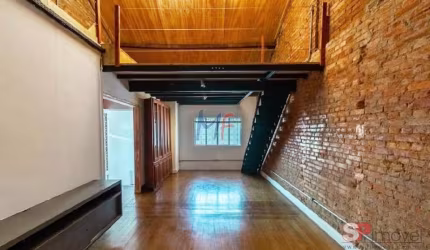 Excelente sobrado na Barra Funda, 240m² a.u., 2 dormitórios, sala, cozinha, mezanino, lavanderia, jardim, sistema de segurança (REF 17.841)