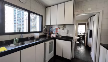 Lindo Apto  Itaim Bibi, 220 m² a.u, 3 quartos (3 suítes), sala, cozinha, área de serviço, dependência empregada, 4 vagas e lazer. (REF 16.678)