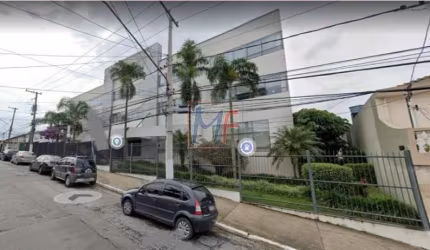 Excelente prédio comercial na Vila Santana, com 3.732 m² e 3.034 m² de terreno, zoneamento - ZEU. Não aceita permuta. REF: 15.498 -