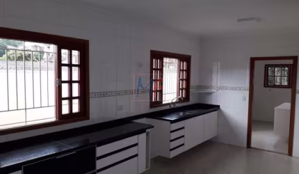 Ótimo sobrado na Vila Irmãos Arnoni, 300m² a.u., 3 quartos (3 suítes), sala, cozinha, dep. empregada, espaço gourmet, 6 vagas (REF 17.965)