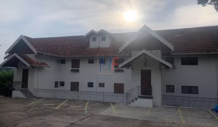 Excelente apto em Campos do Jordão/SP, 106 m² a.u., 3 quartos (1 suíte), cozinha, salas estar/jantar, lareira, varanda, 1 vaga (REF 18.081)