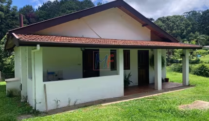 Excelente sítio em Campos do Jordão, 500m² a.c., 110.000m² a.t., 8 quartos (5 suítes), piscina, quadra de tênis, horta, pomar (REF 18.085)