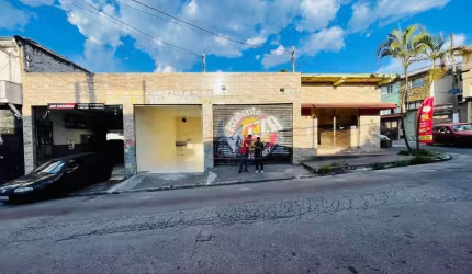 Excelente salão na Vila Amália (Zona Norte), com 40 m² a.u., pé direito de 4,5m, energia trifásica, porta automática (REF 18.226)