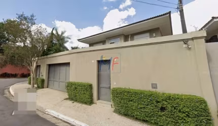 Excelente casa no bairro Morumbi, com 500 m² a.u., Terreno de 547 m2 , ZER 1, 4 dormitórios (2 suítes), sala, cozinha, 4 vagas (REF 18.310)