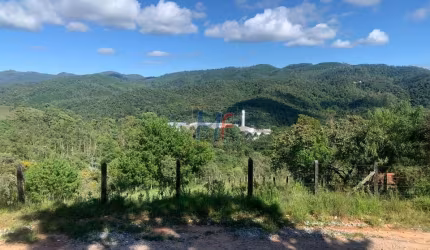 Excelente terreno no Pq. da Água Santa, Campos do Jordão, 1.150 m² de área, leve declive, frente ampla, pronto para construir (REF 18.392)