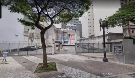 Excelente terreno na República, 872m² e 40 m2 a.c.,  testada de 30m. Zoneamento ZEIS-3. Não aceita permutas. (REF 17.468)